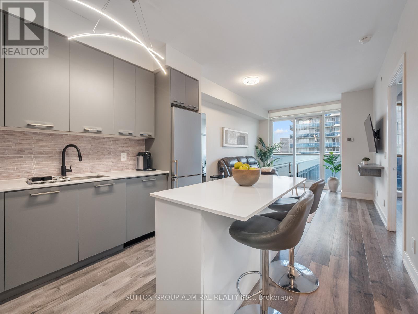 813 - 9471 YONGE STREET, Richmond Hill, Ontario