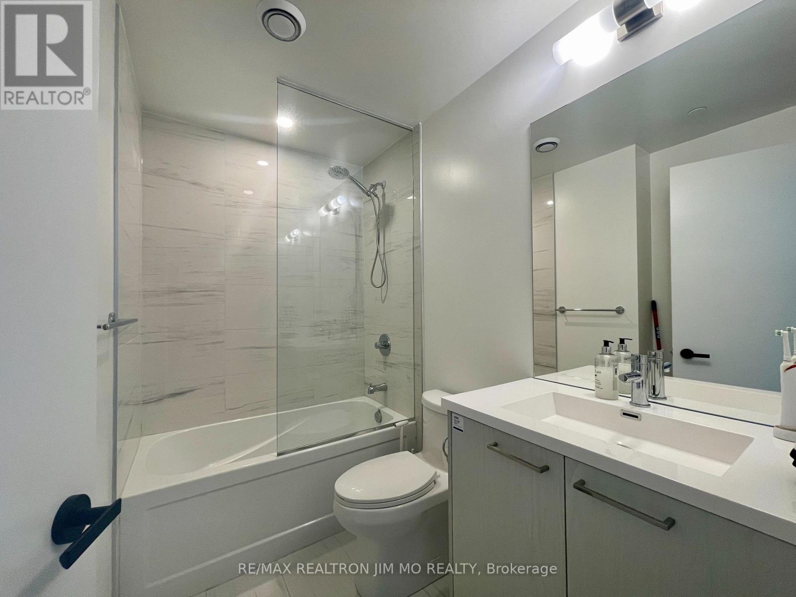 4016 - 28 Interchange Way, Vaughan, Ontario  L4K 0P8 - Photo 13 - N13173494