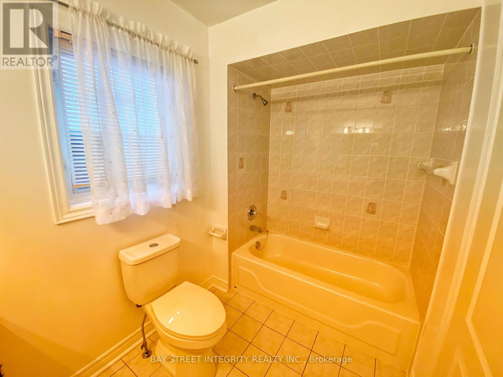 Main 37 Sandham Crescent, Markham, Ontario  L3S 4J7 - Photo 11 - N13173562