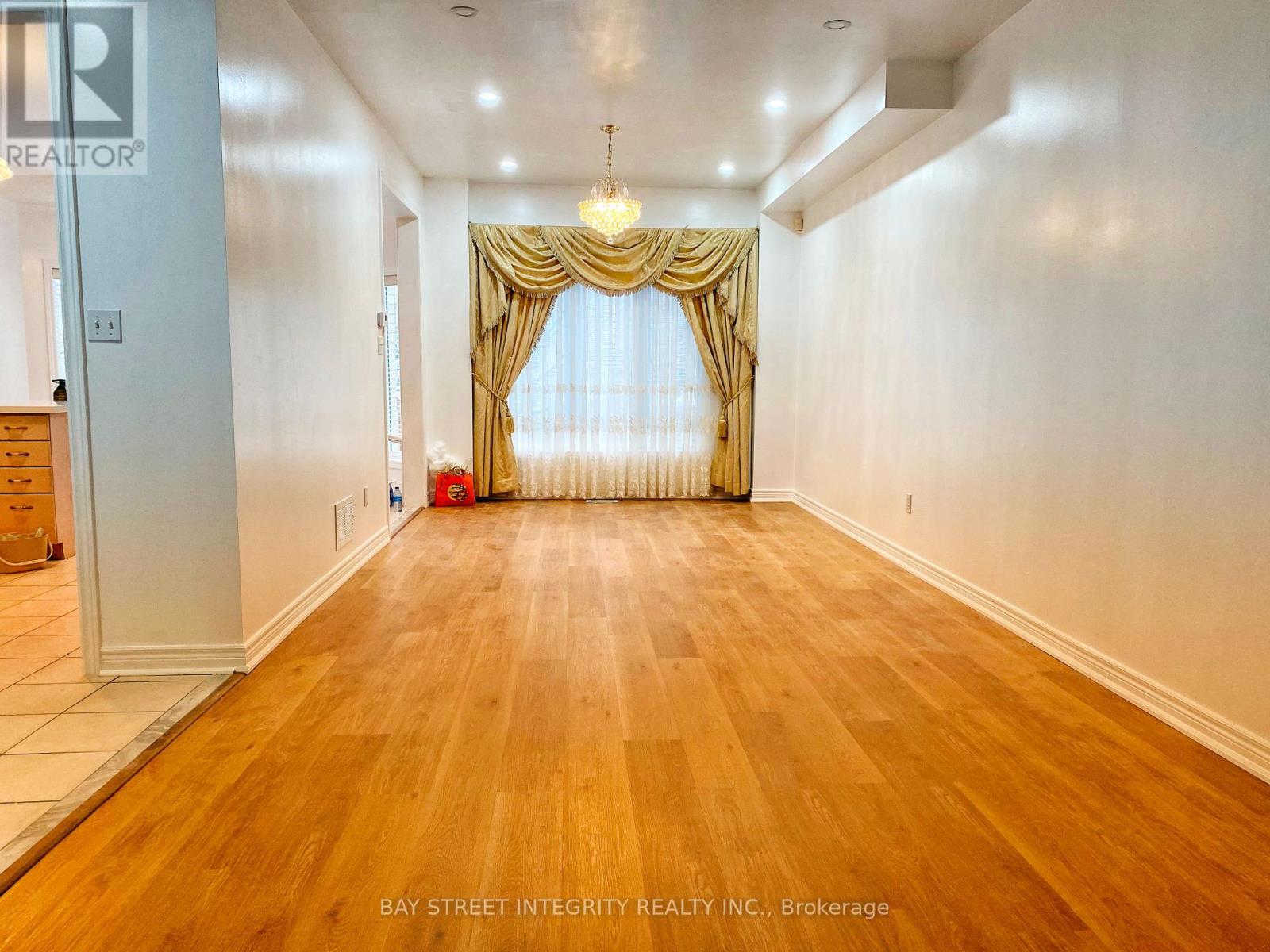 Main 37 Sandham Crescent, Markham, Ontario  L3S 4J7 - Photo 2 - N13173562