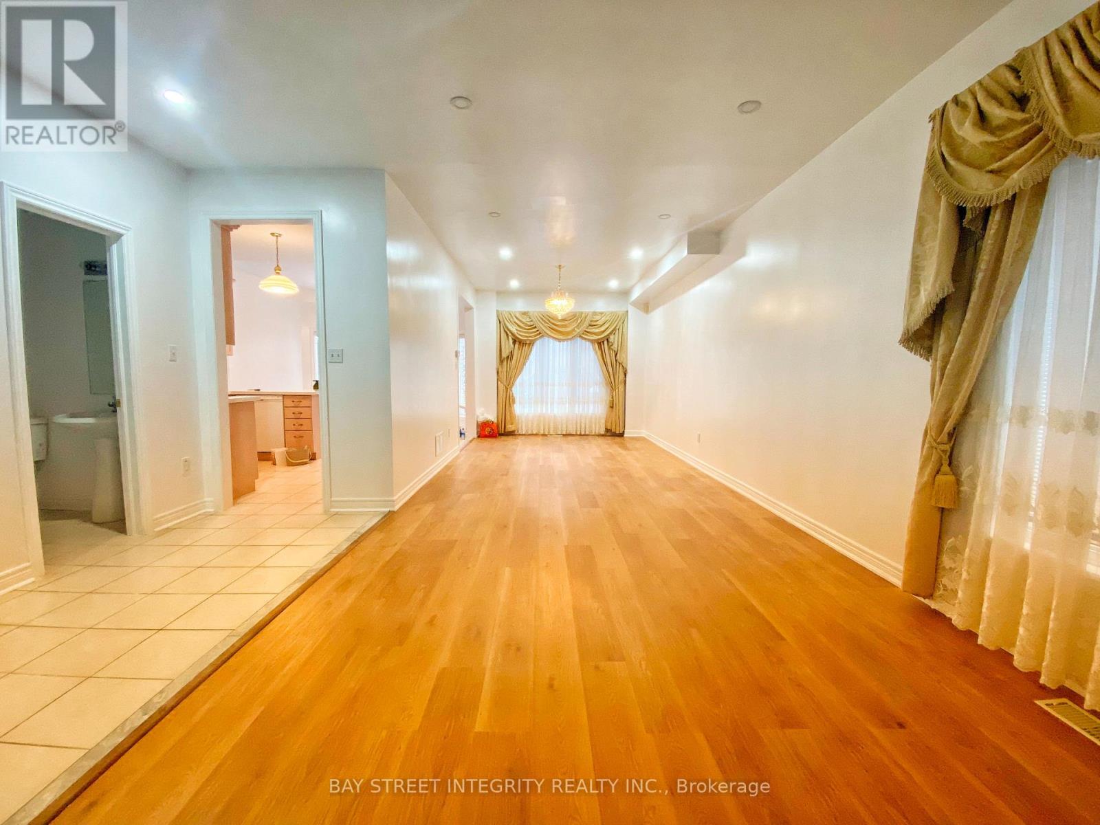 Main 37 Sandham Crescent, Markham, Ontario  L3S 4J7 - Photo 3 - N13173562