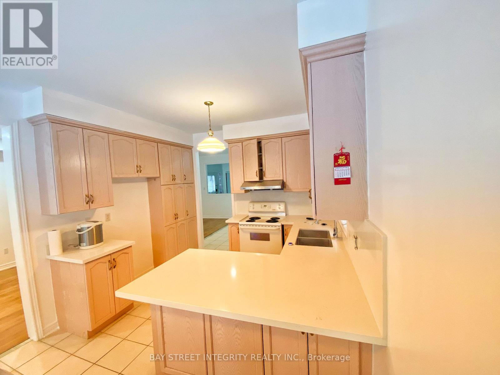 Main 37 Sandham Crescent, Markham, Ontario  L3S 4J7 - Photo 4 - N13173562