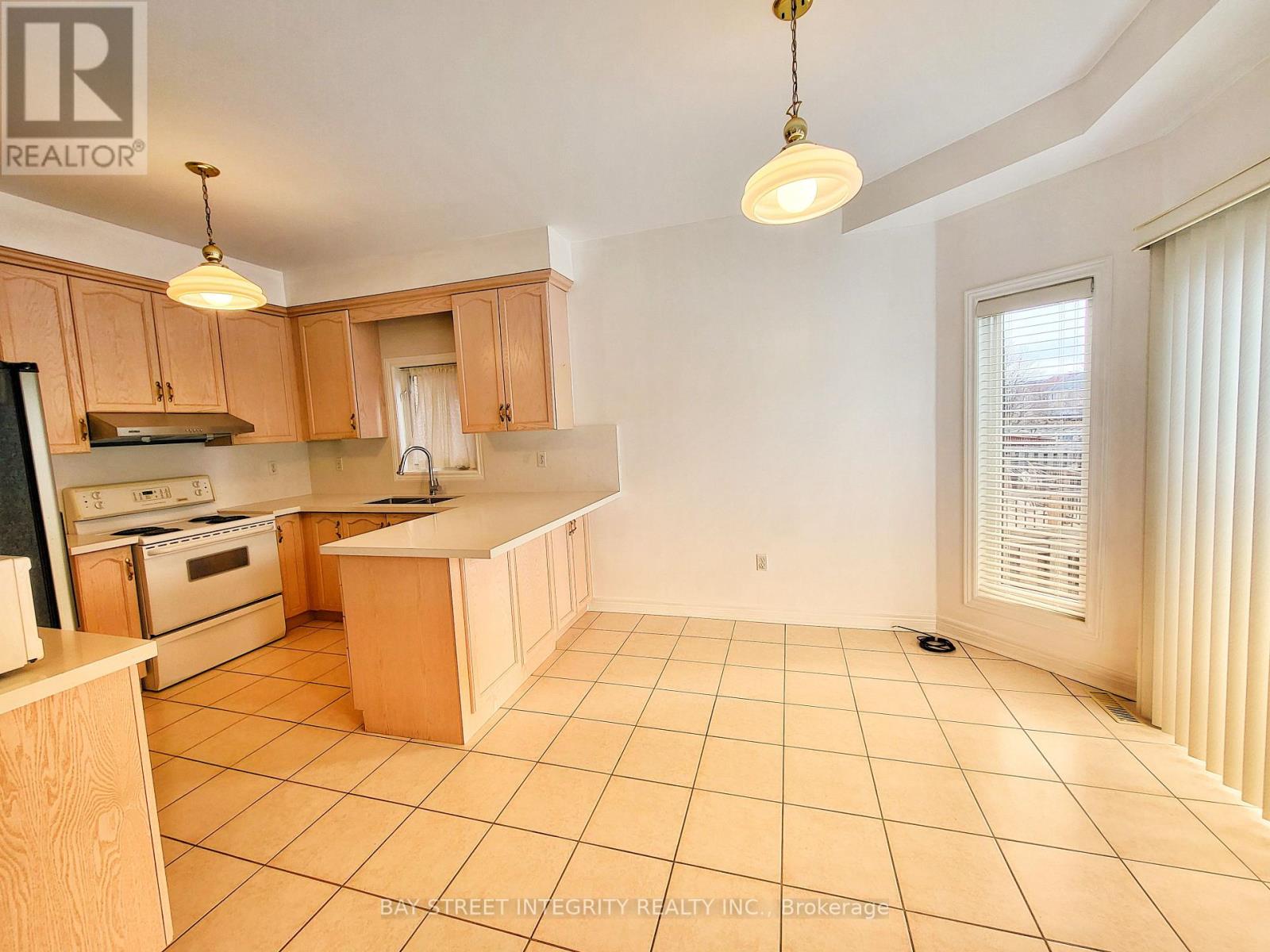 Main 37 Sandham Crescent, Markham, Ontario  L3S 4J7 - Photo 5 - N13173562
