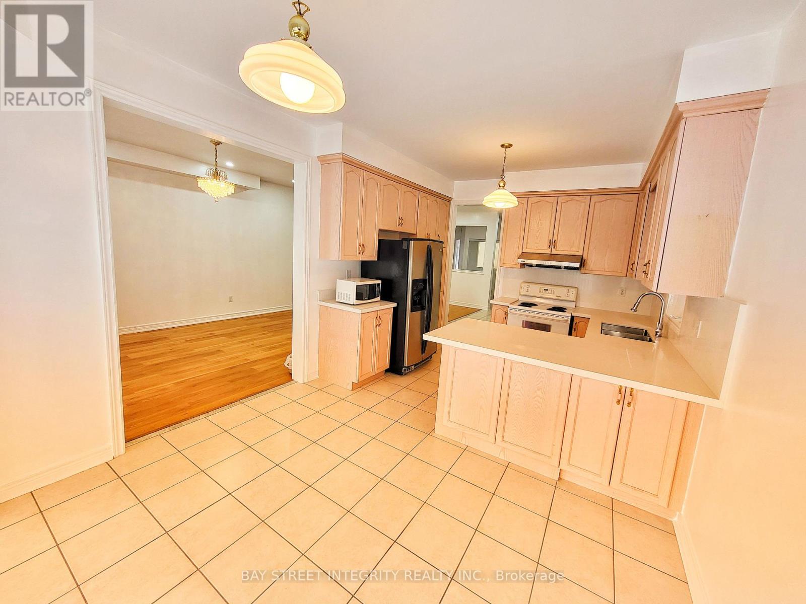 Main 37 Sandham Crescent, Markham, Ontario  L3S 4J7 - Photo 6 - N13173562