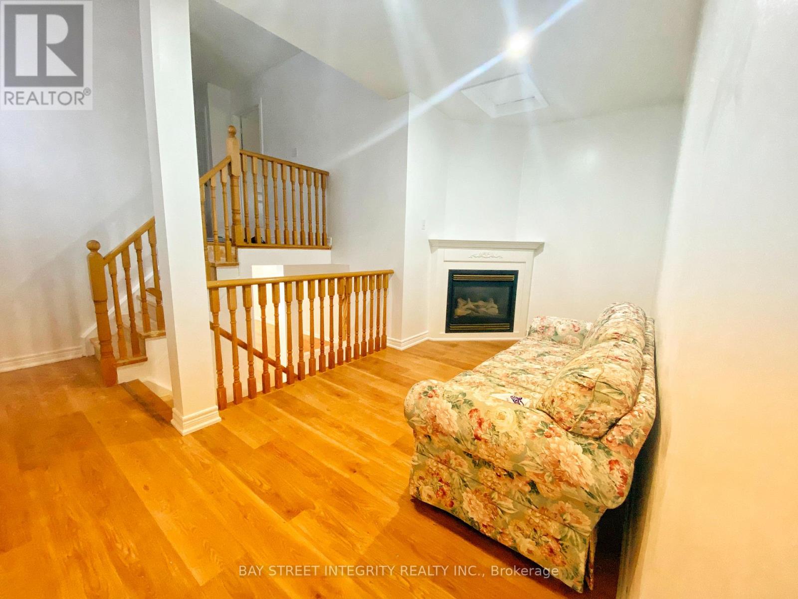Main 37 Sandham Crescent, Markham, Ontario  L3S 4J7 - Photo 7 - N13173562