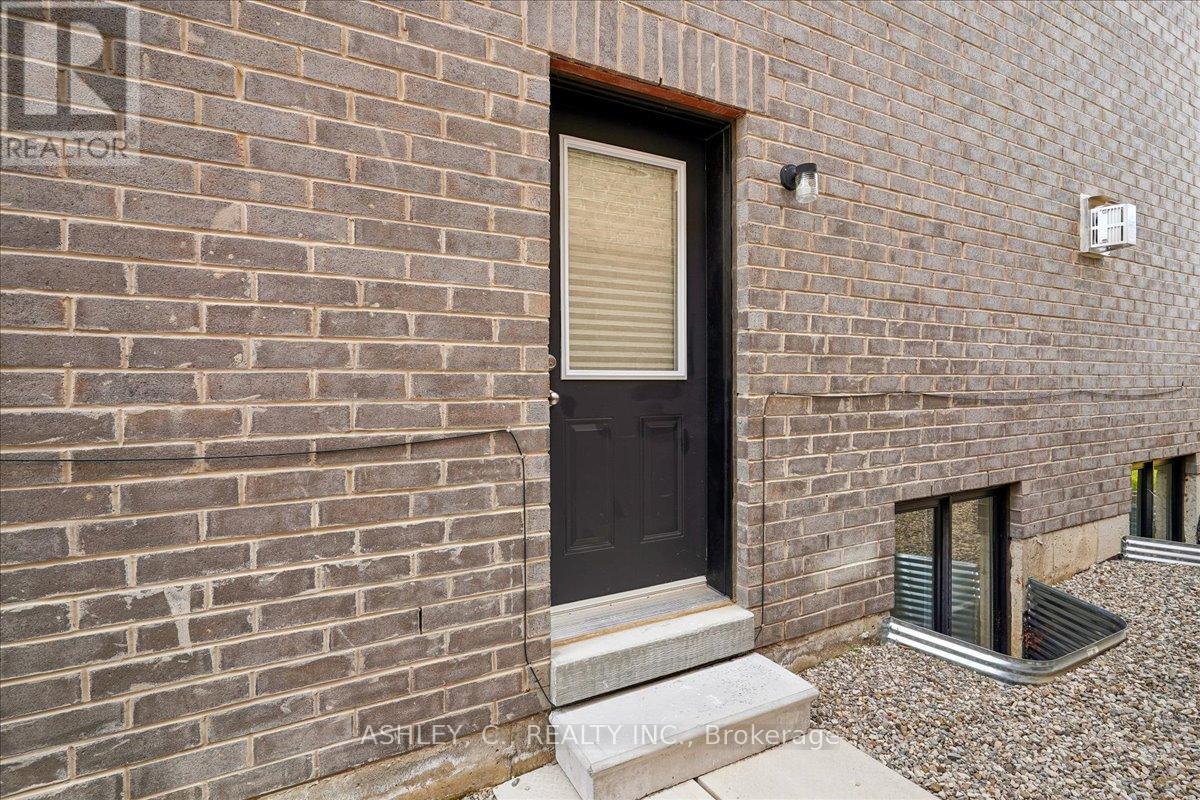 14 Trellanock Road, Brampton, Ontario  L6Y 6K8 - Photo 36 - W13173606