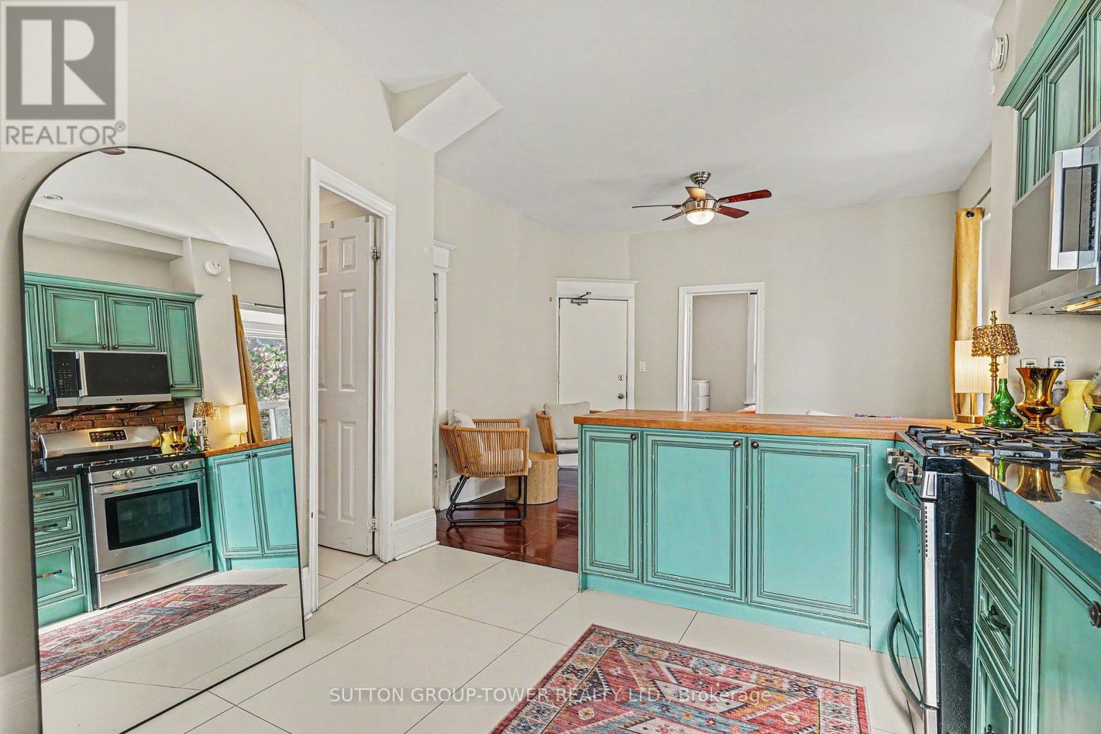 560 Indian Grove, Toronto, Ontario  M6P 2J4 - Photo 11 - W13171844