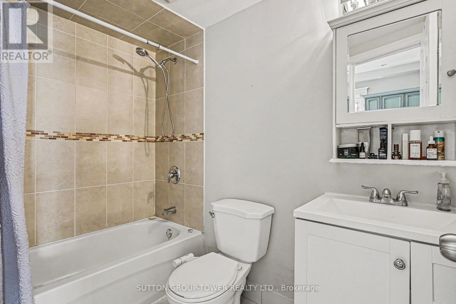 560 Indian Grove, Toronto, Ontario  M6P 2J4 - Photo 18 - W13171844