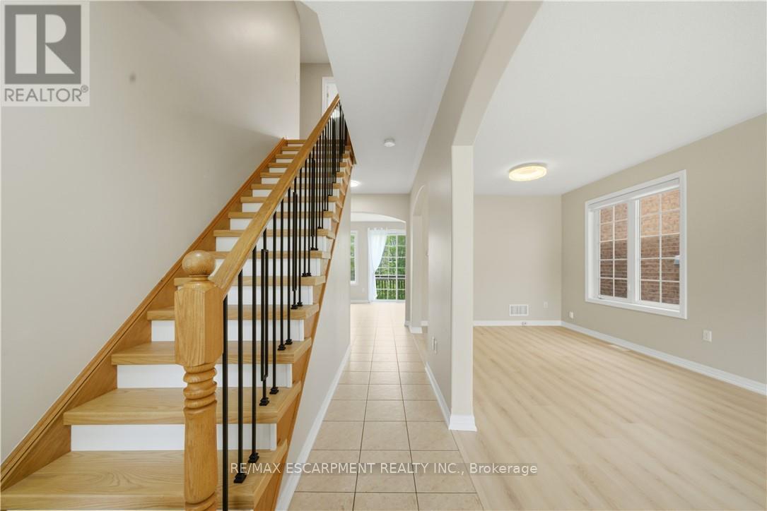 148 Montreal Circle, Hamilton, Ontario  L8E 0C8 - Photo 4 - X13173558
