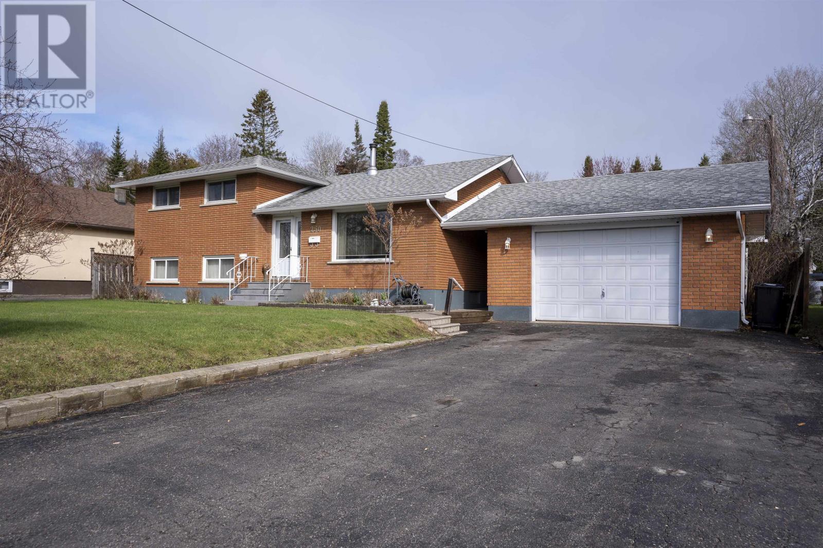 250 Masters St, Thunder Bay, Ontario  P7B 6L5 - Photo 3 - TB2601085