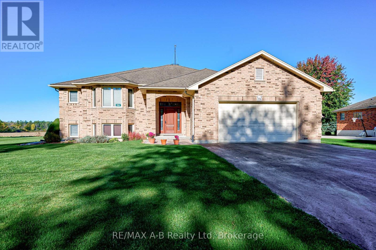 194 Station Road, Perth South, Ontario  N0K 1X0 - Photo 2 - X12913164