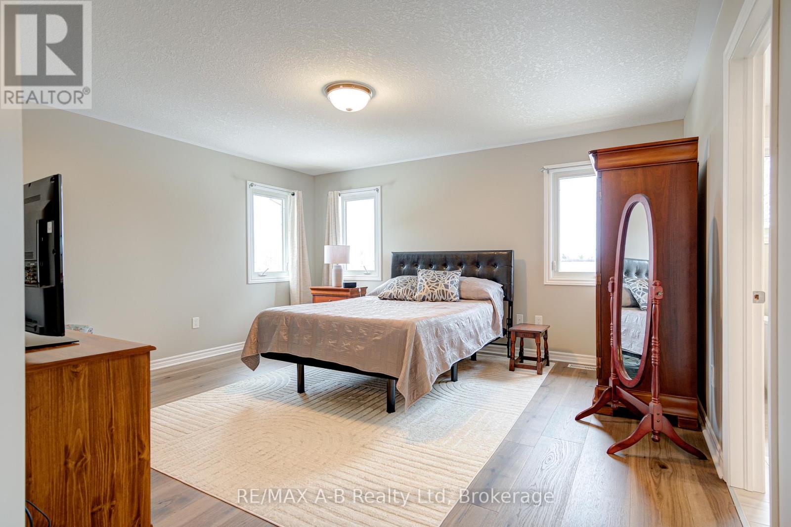 194 Station Road, Perth South, Ontario  N0K 1X0 - Photo 18 - X12913164