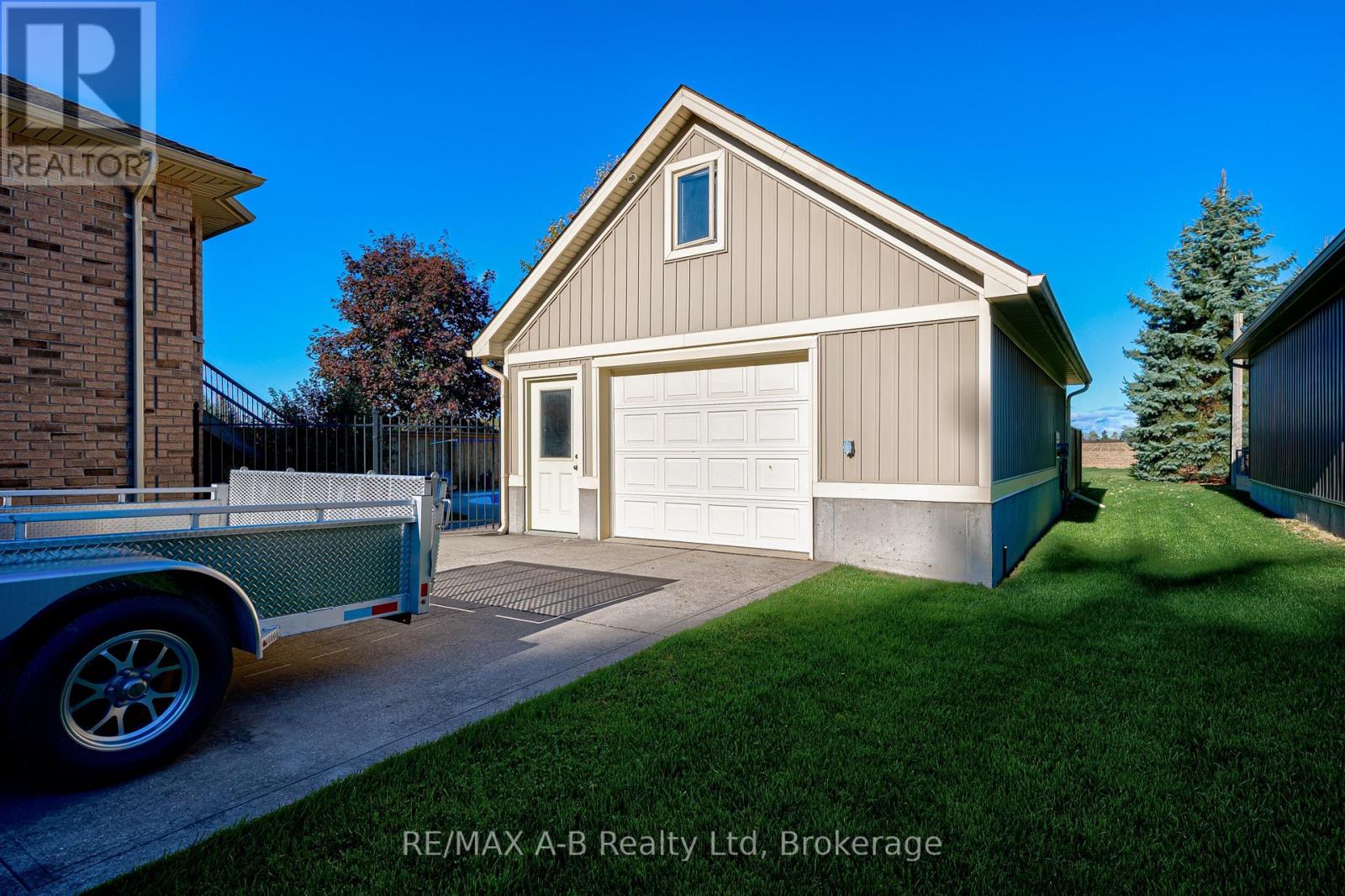 194 Station Road, Perth South, Ontario  N0K 1X0 - Photo 40 - X12913164