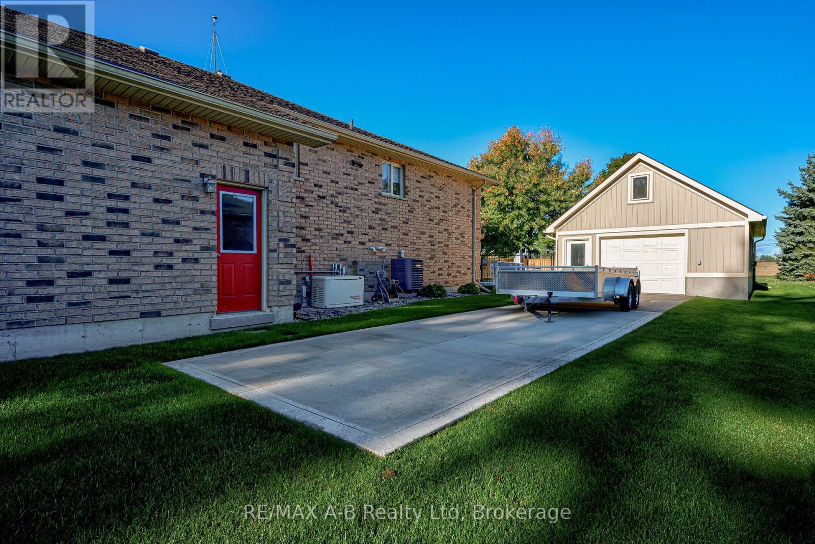 194 Station Road, Perth South, Ontario  N0K 1X0 - Photo 39 - X12913164