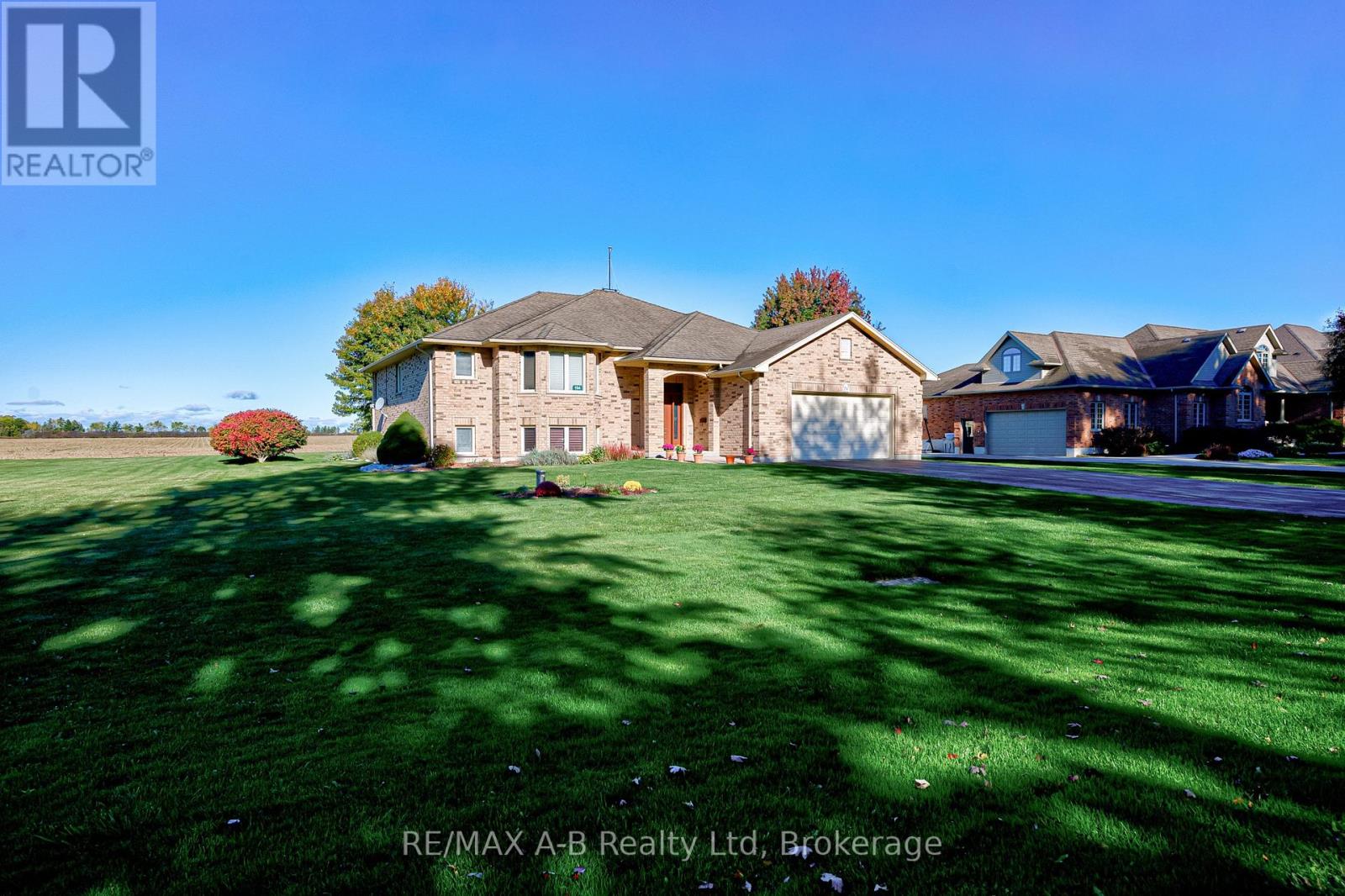 194 Station Road, Perth South, Ontario  N0K 1X0 - Photo 3 - X12913164