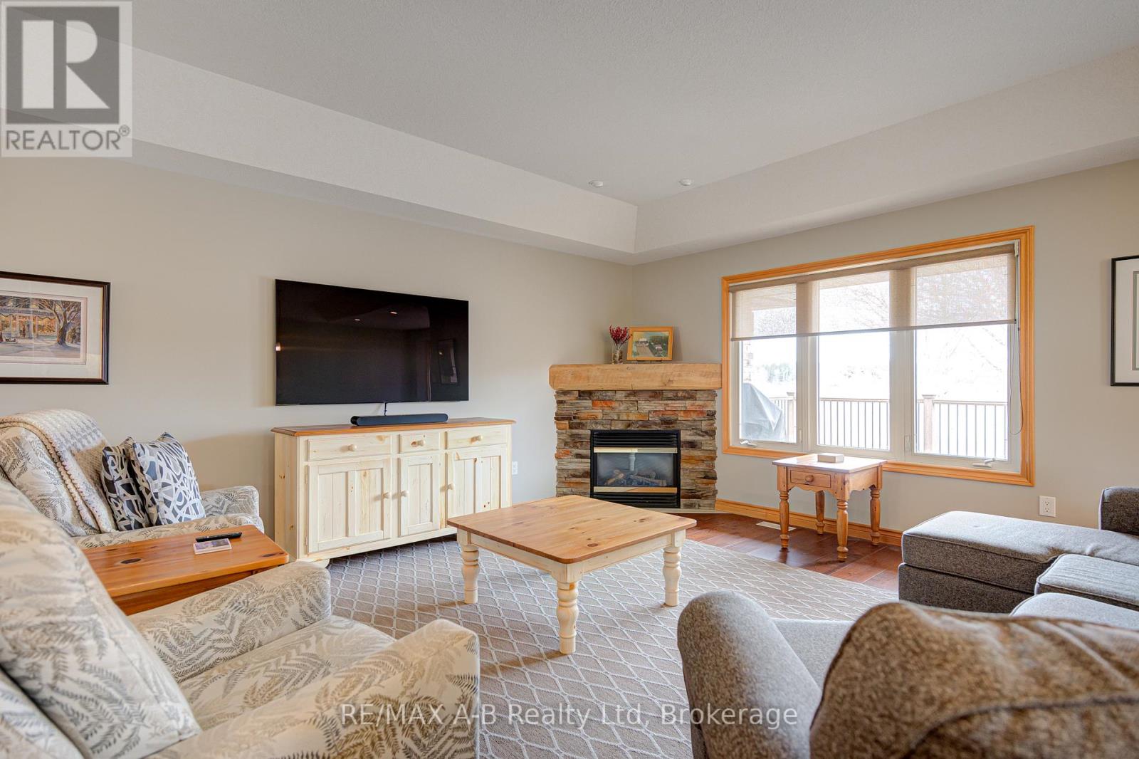 194 Station Road, Perth South, Ontario  N0K 1X0 - Photo 9 - X12913164