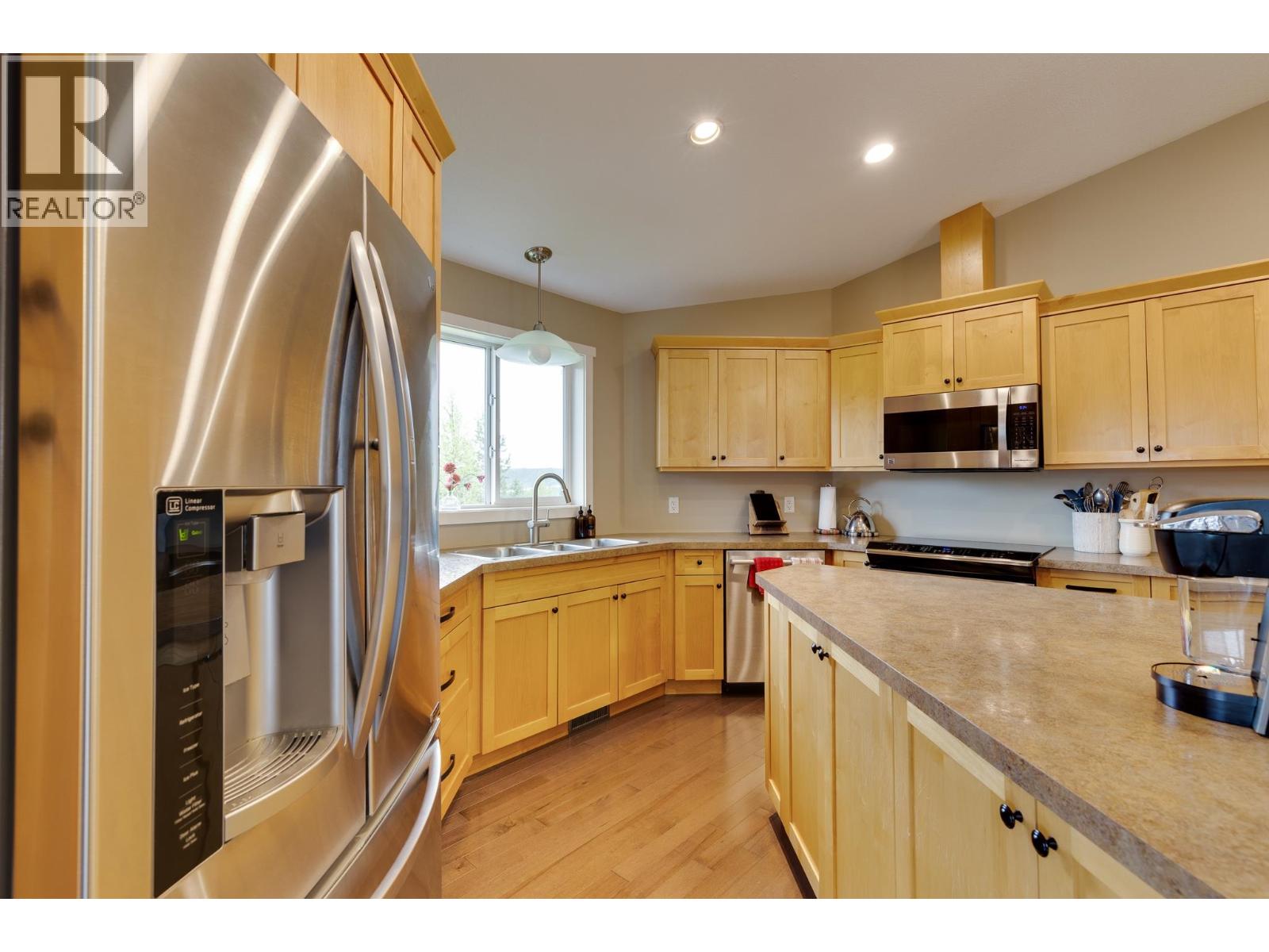 7556 Hough Place, Prince George, British Columbia  V2N 0A5 - Photo 4 - R3127960