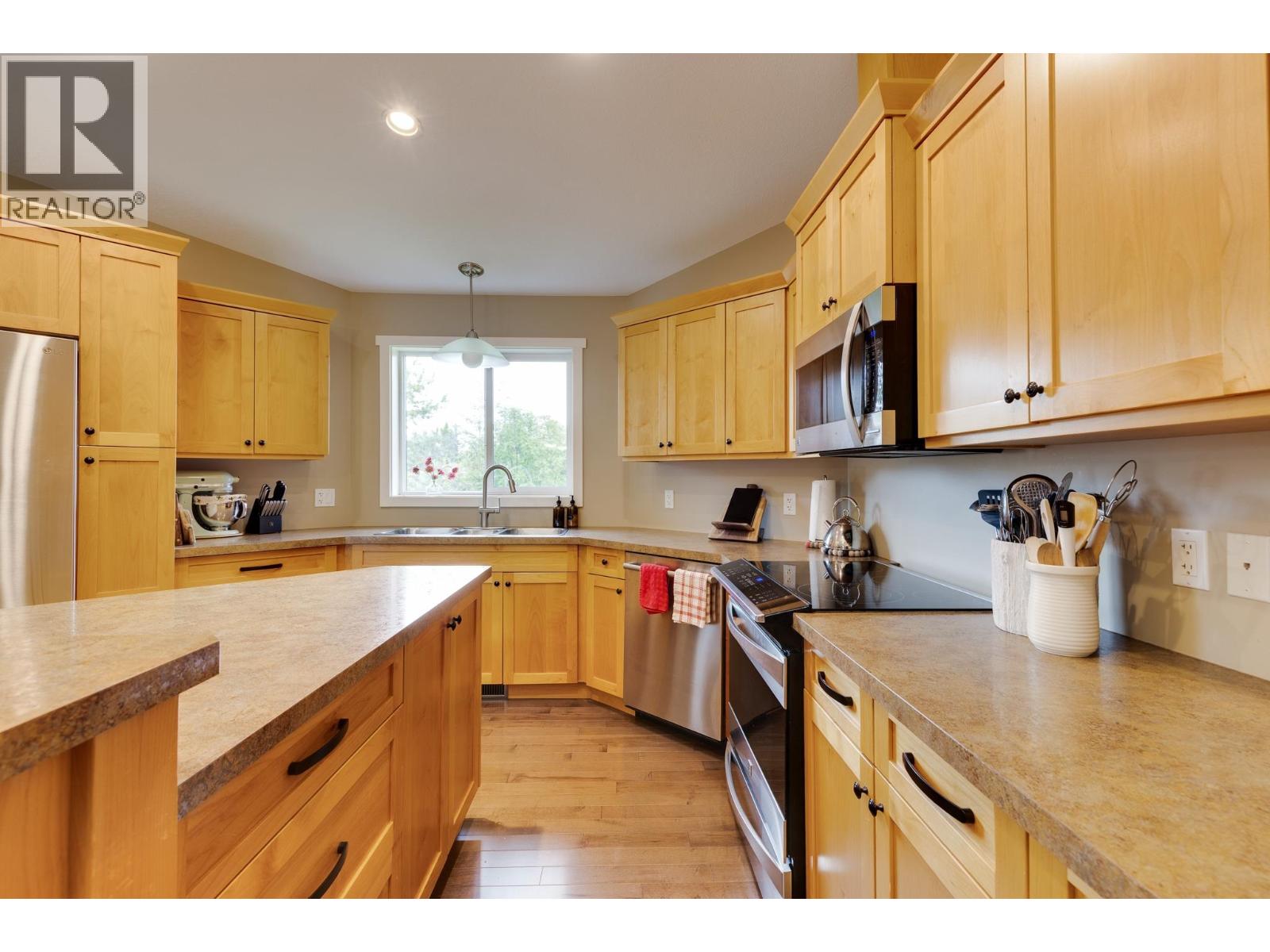 7556 Hough Place, Prince George, British Columbia  V2N 0A5 - Photo 3 - R3127960