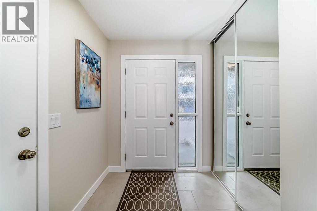 80 Coachway Gardens Sw, Calgary, Alberta T3J 2V9 - Photo 4 - A2309836