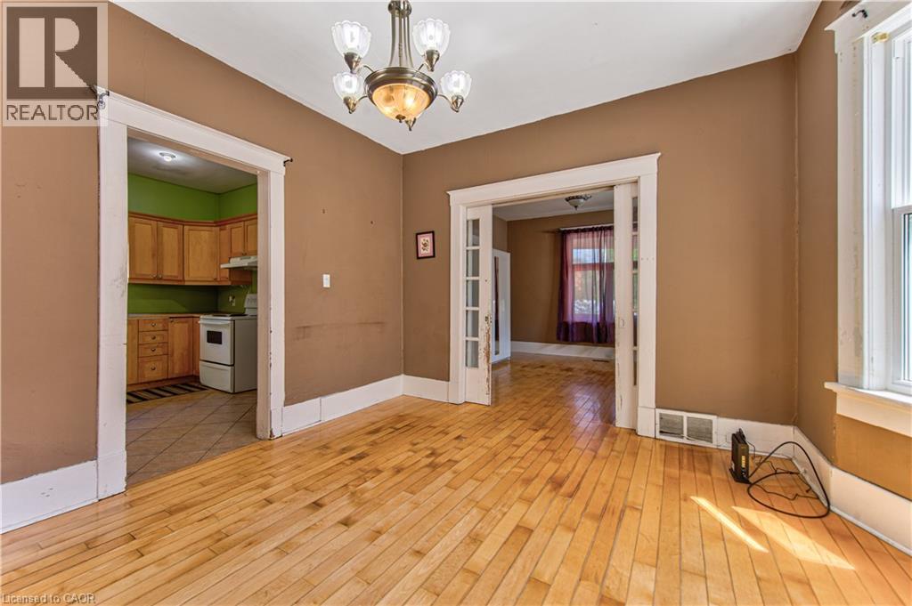 22 Herlan Avenue, Kitchener, Ontario  N2G 4K3 - Photo 14 - 40833510