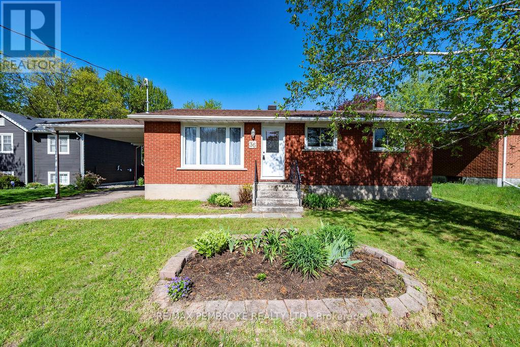 36 SELKIRK STREET, Petawawa, Ontario