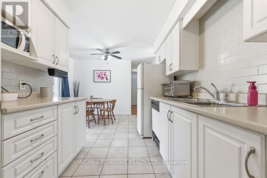 36 Selkirk Street, Petawawa, Ontario  K8H 1P2 - Photo 11 - X13173764