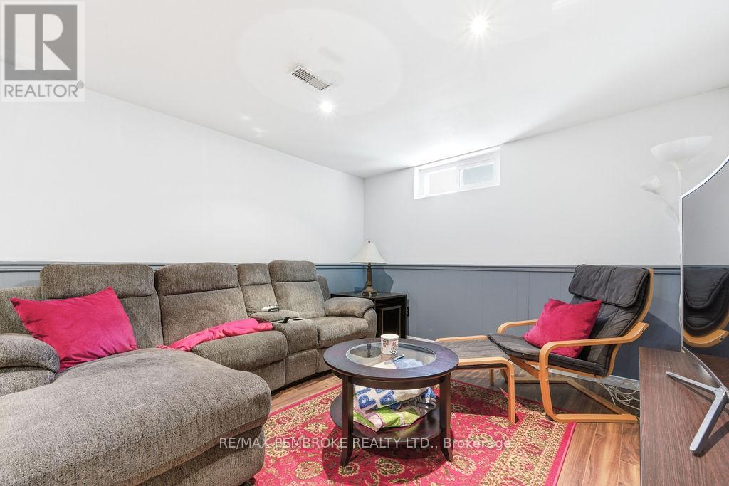 36 Selkirk Street, Petawawa, Ontario  K8H 1P2 - Photo 26 - X13173764