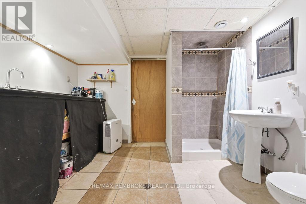 36 Selkirk Street, Petawawa, Ontario  K8H 1P2 - Photo 31 - X13173764