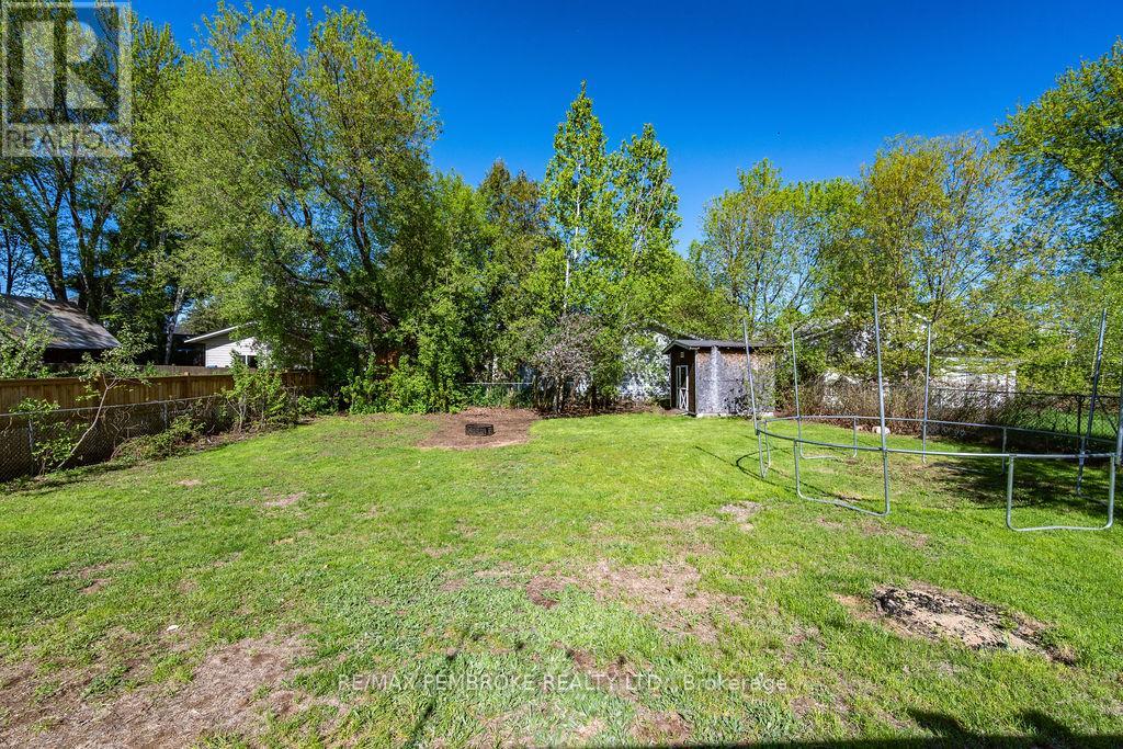 36 Selkirk Street, Petawawa, Ontario  K8H 1P2 - Photo 35 - X13173764