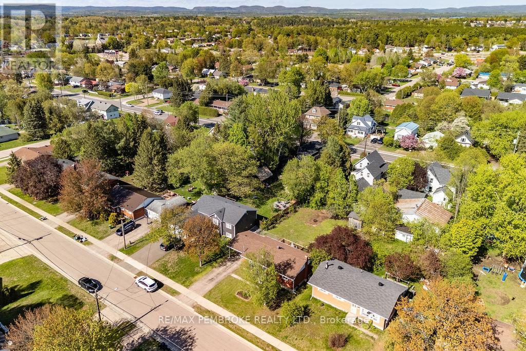 36 Selkirk Street, Petawawa, Ontario  K8H 1P2 - Photo 42 - X13173764