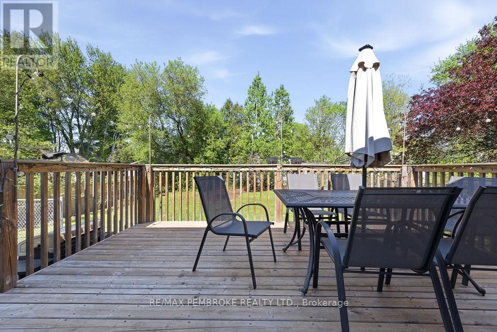 36 Selkirk Street, Petawawa, Ontario  K8H 1P2 - Photo 43 - X13173764