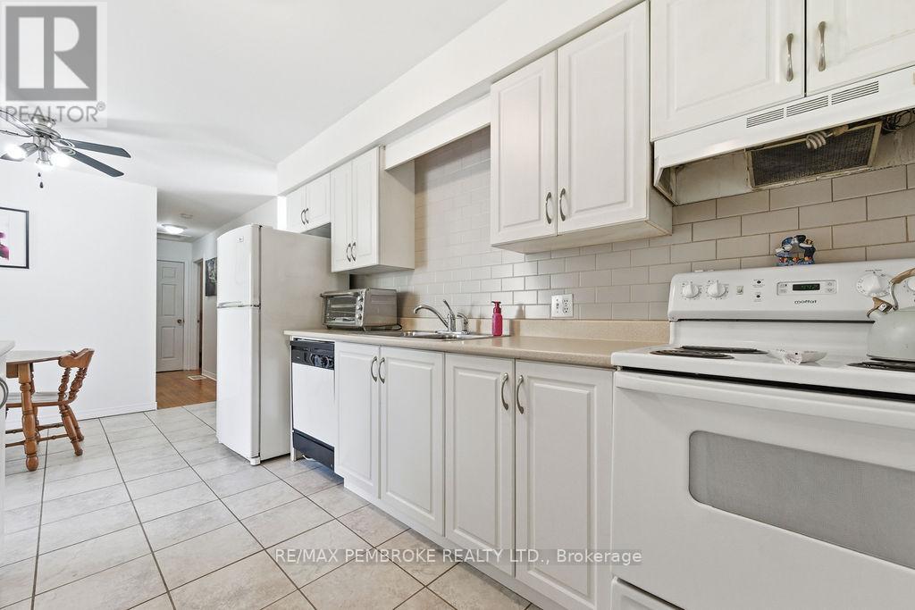 36 Selkirk Street, Petawawa, Ontario  K8H 1P2 - Photo 9 - X13173764