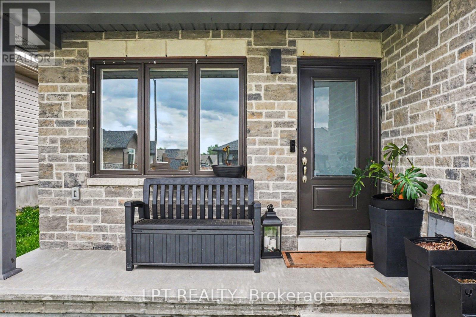 34 Morgan Clouthier Way, Arnprior, Ontario  K7S 3M3 - Photo 3 - X13173998