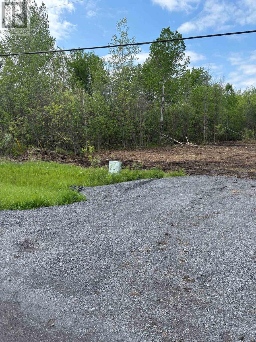 14001 County Road 2 Road, South Stormont, Ontario K0C 1X0 - Photo 5 - X13173654