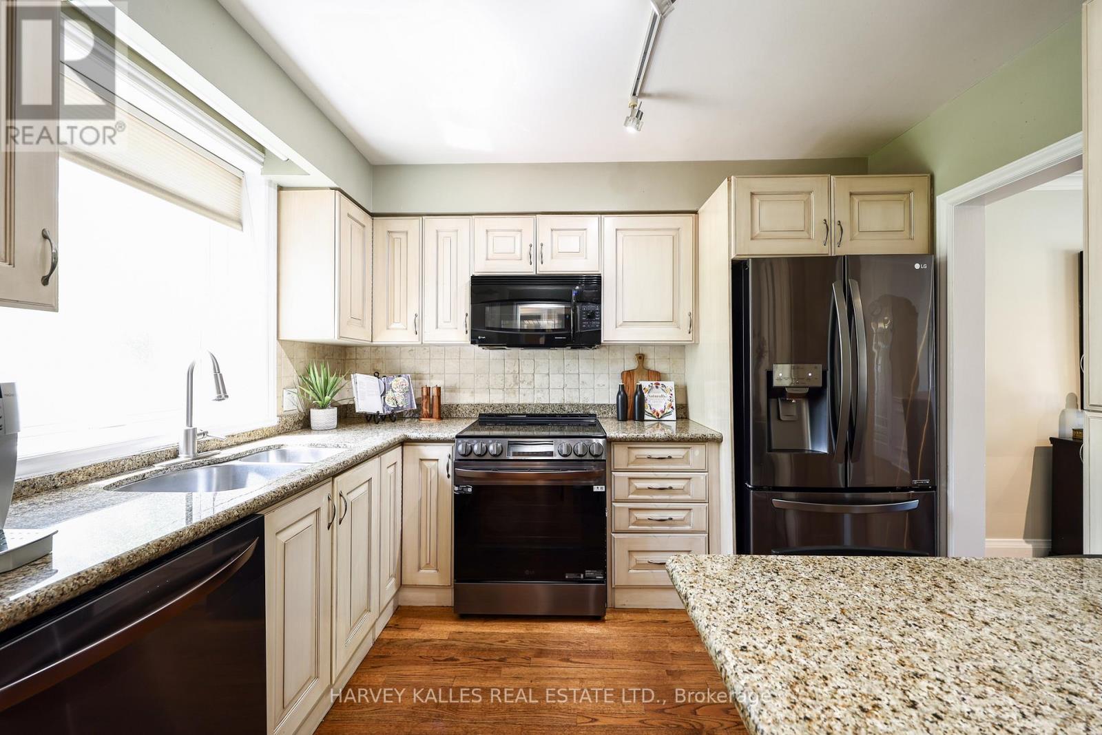 135 Bombay Avenue, Toronto, Ontario  M3H 1C5 - Photo 14 - C13173770