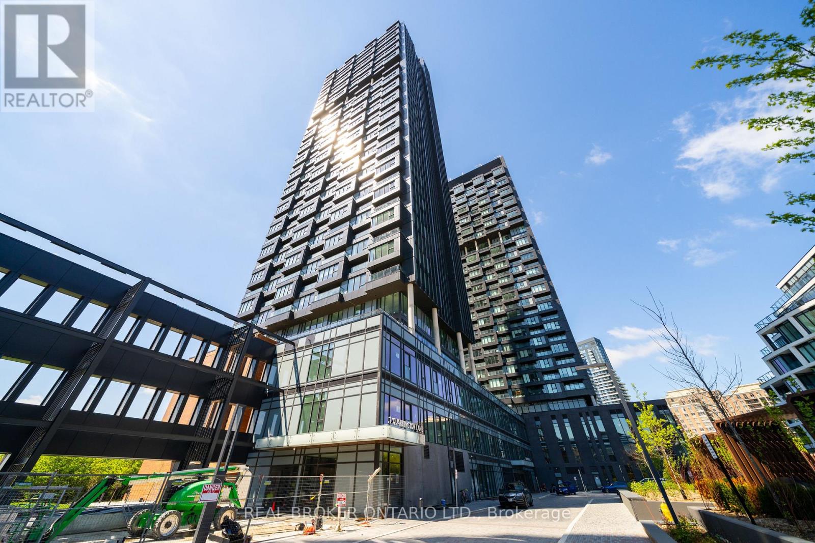3704 - 1 QUARRINGTON LANE, Toronto, Ontario