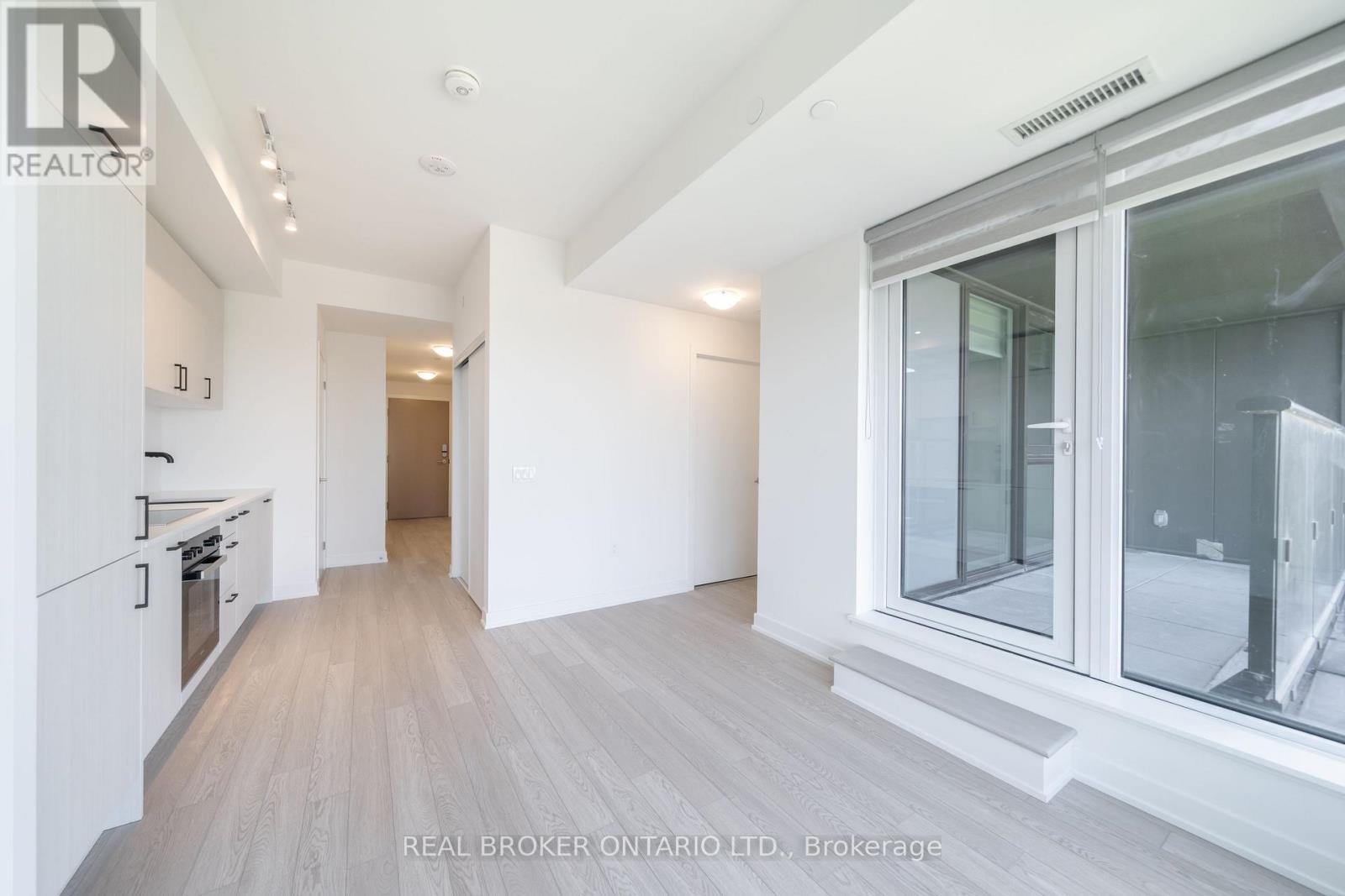 3704 - 1 Quarrington Lane, Toronto, Ontario  M3C 0S4 - Photo 2 - C13174014