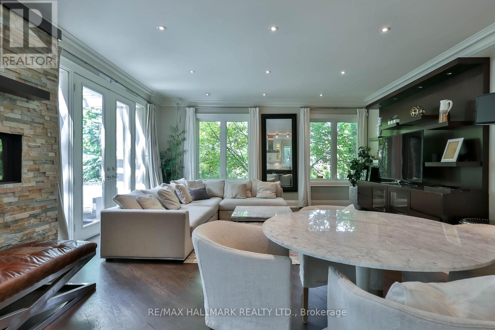 28 CLARKHILL STREET, Toronto, Ontario