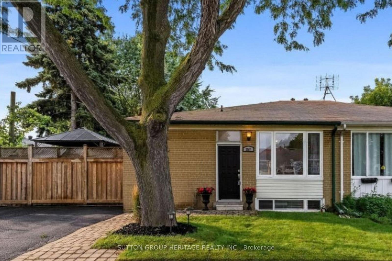 357 DOVEDALE DRIVE, Whitby, Ontario