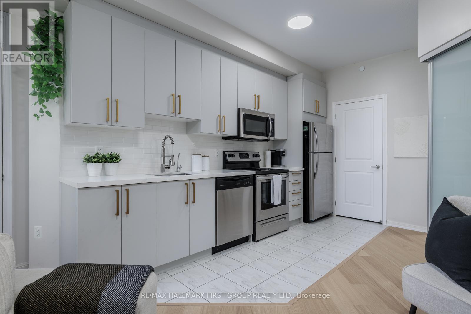 201 - 84 Aspen Springs Drive, Clarington, Ontario  L1C 0V3 - Photo 11 - E13173760