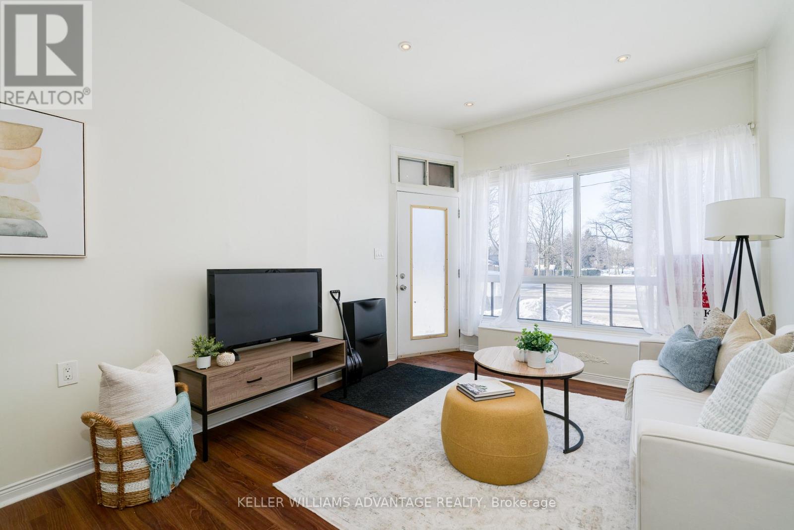 493 Jones Avenue, Toronto, Ontario  M4J 3G8 - Photo 4 - E13173828