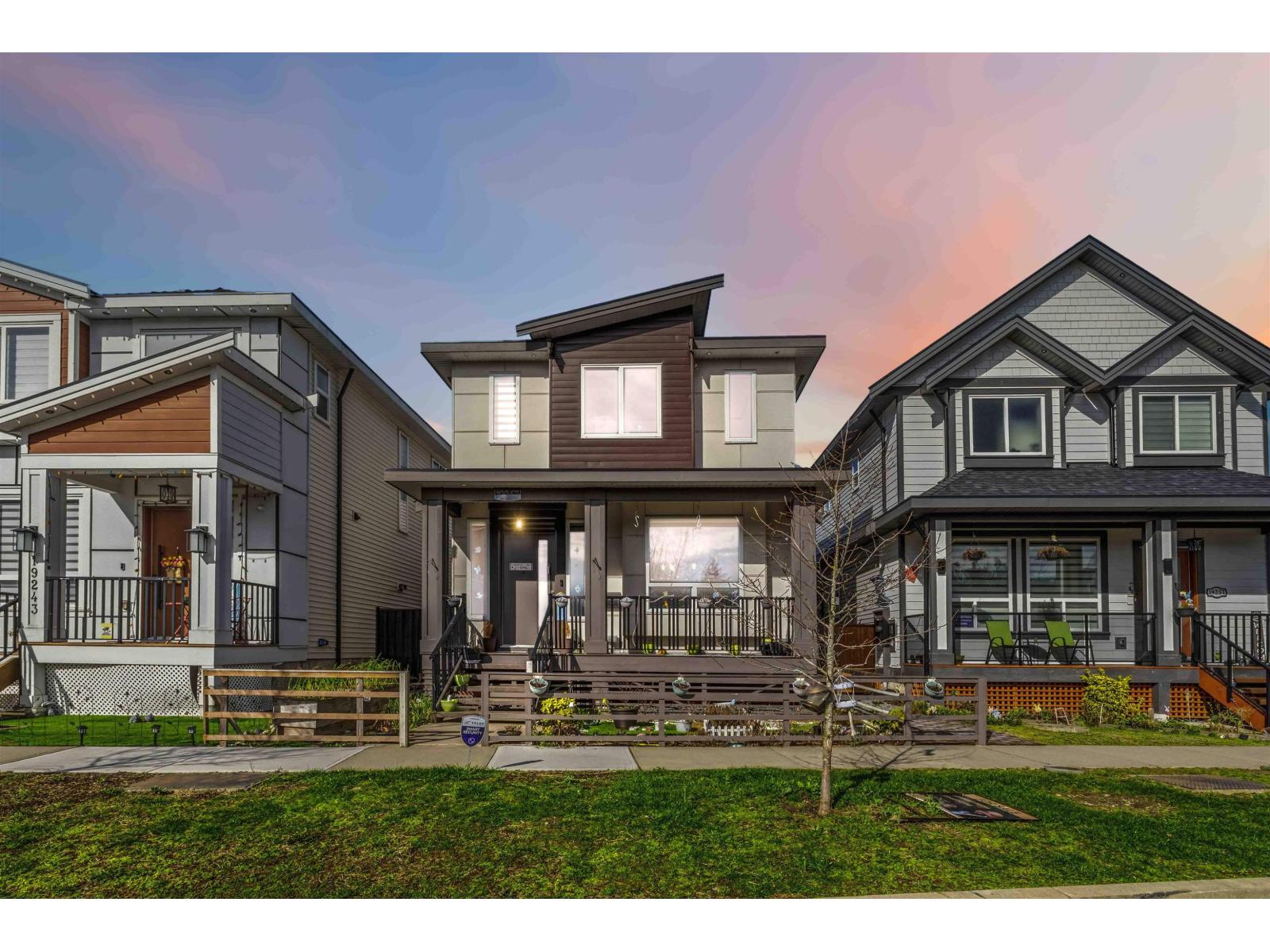19247 71 Avenue, Surrey, British Columbia  V4N 6V1 - Photo 1 - R3127515