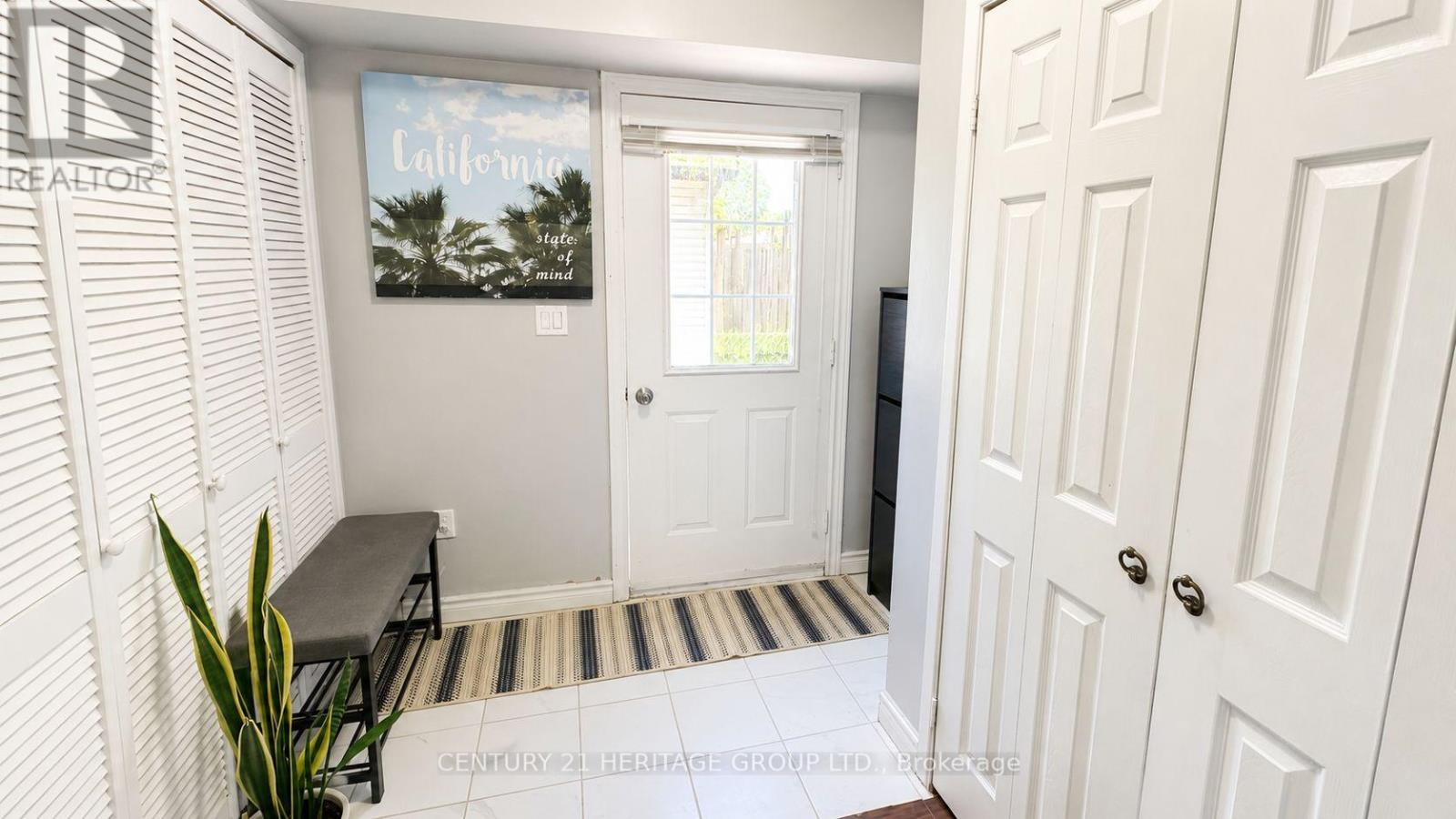 322 Lakeview Boulevard, Georgina, Ontario  L4P 2Y7 - Photo 2 - N13173646