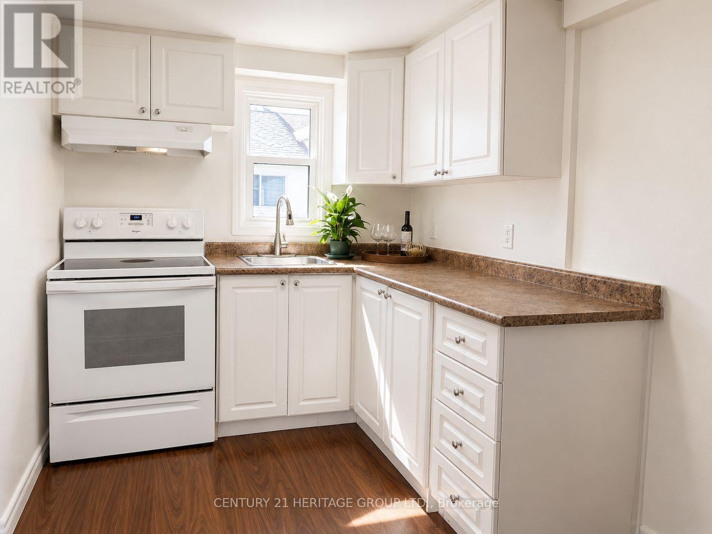 322 Lakeview Boulevard, Georgina, Ontario  L4P 2Y7 - Photo 4 - N13173646