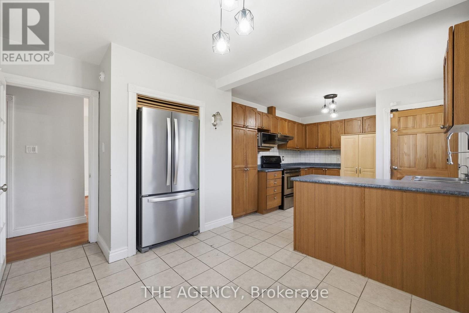 290 Demaine Crescent, Richmond Hill, Ontario  L4C 2W5 - Photo 5 - N13173794