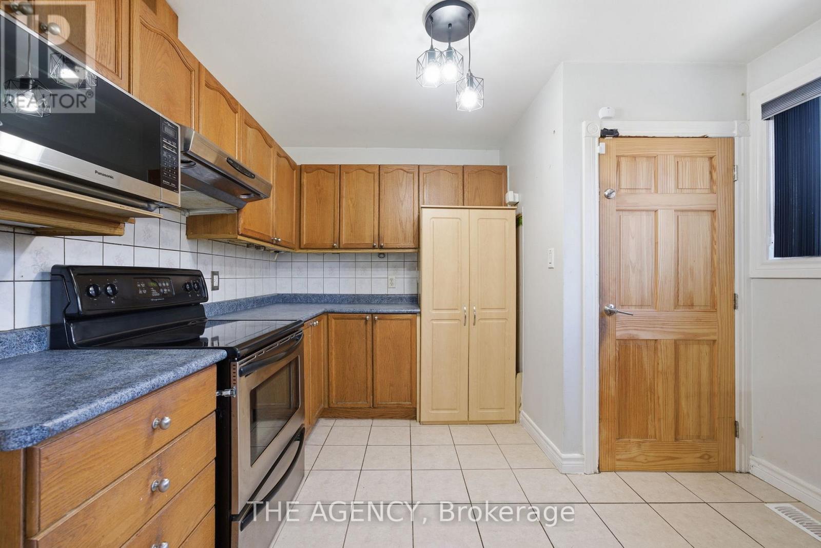290 Demaine Crescent, Richmond Hill, Ontario  L4C 2W5 - Photo 6 - N13173794