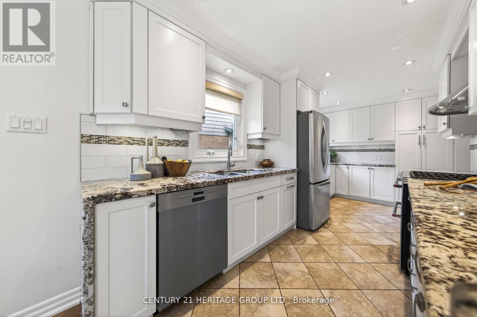 64 Coventry Court, Richmond Hill, Ontario  L4C 8B7 - Photo 10 - N13173932