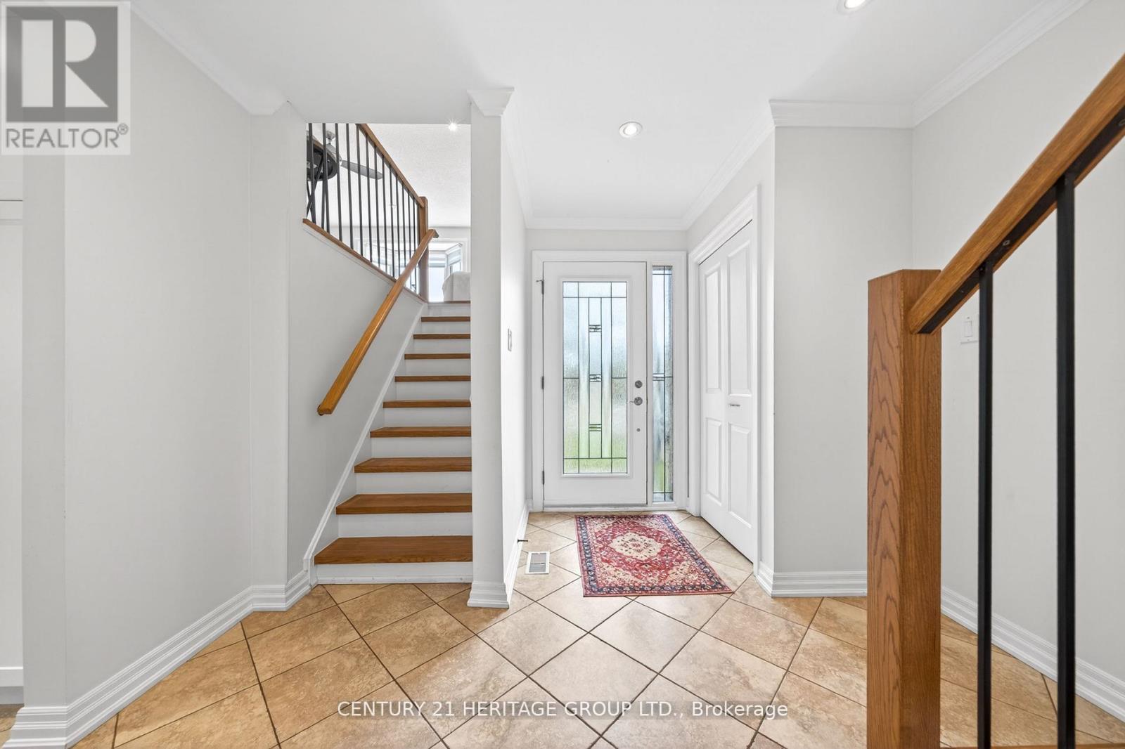 64 Coventry Court, Richmond Hill, Ontario  L4C 8B7 - Photo 2 - N13173932