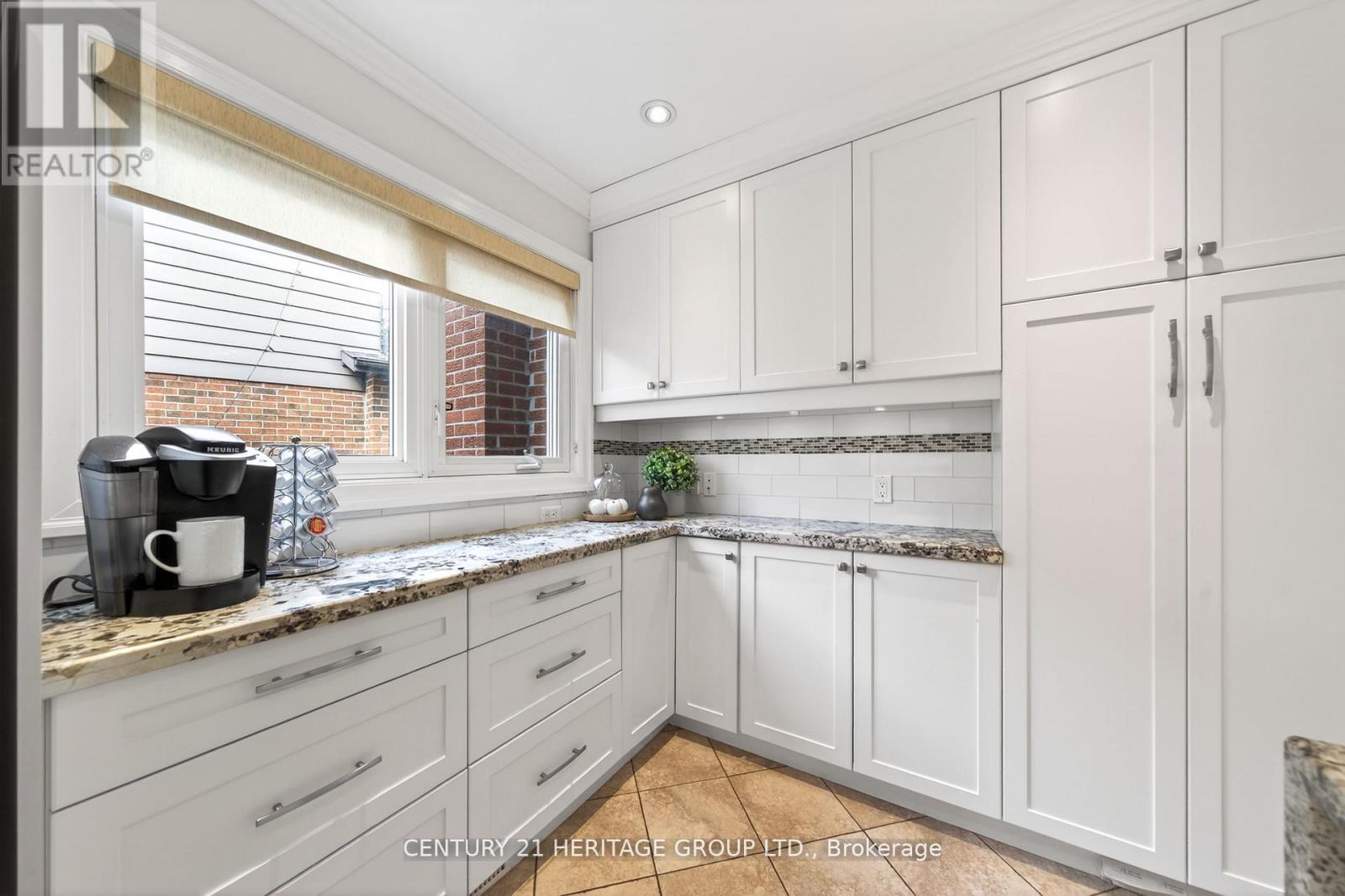 64 Coventry Court, Richmond Hill, Ontario  L4C 8B7 - Photo 5 - N13173932