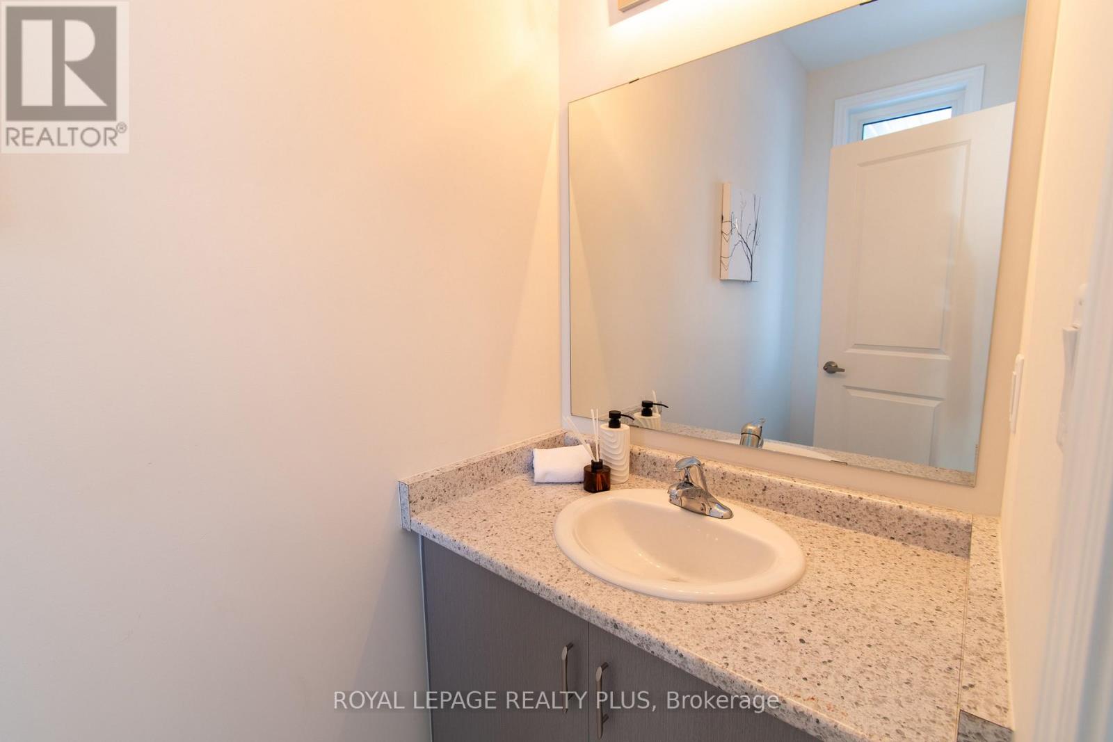 147 Dovedale Drive, Georgina, Ontario  L4P 0S6 - Photo 3 - N13174020